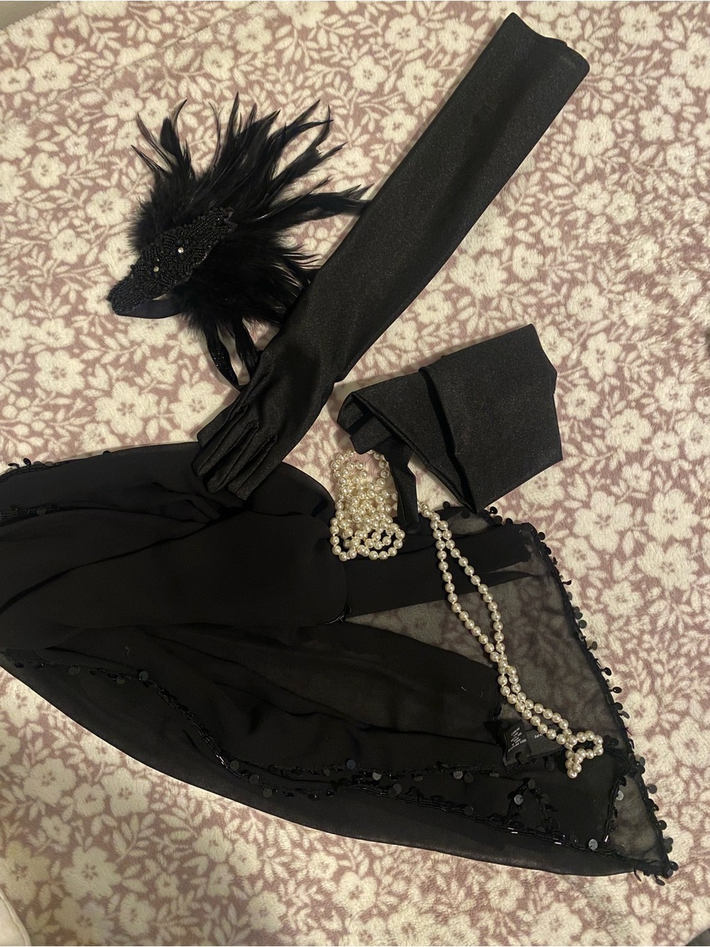Elegant Black Feathered Headpiece with Matching Gloves and Pearl Accent (1920’s)
